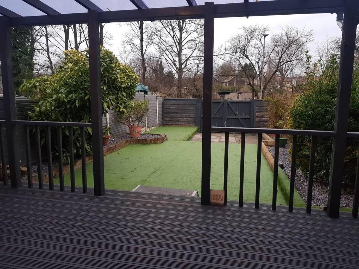 Bright 4-Bed House 15 Min To Manchester Centre Vila Exterior foto