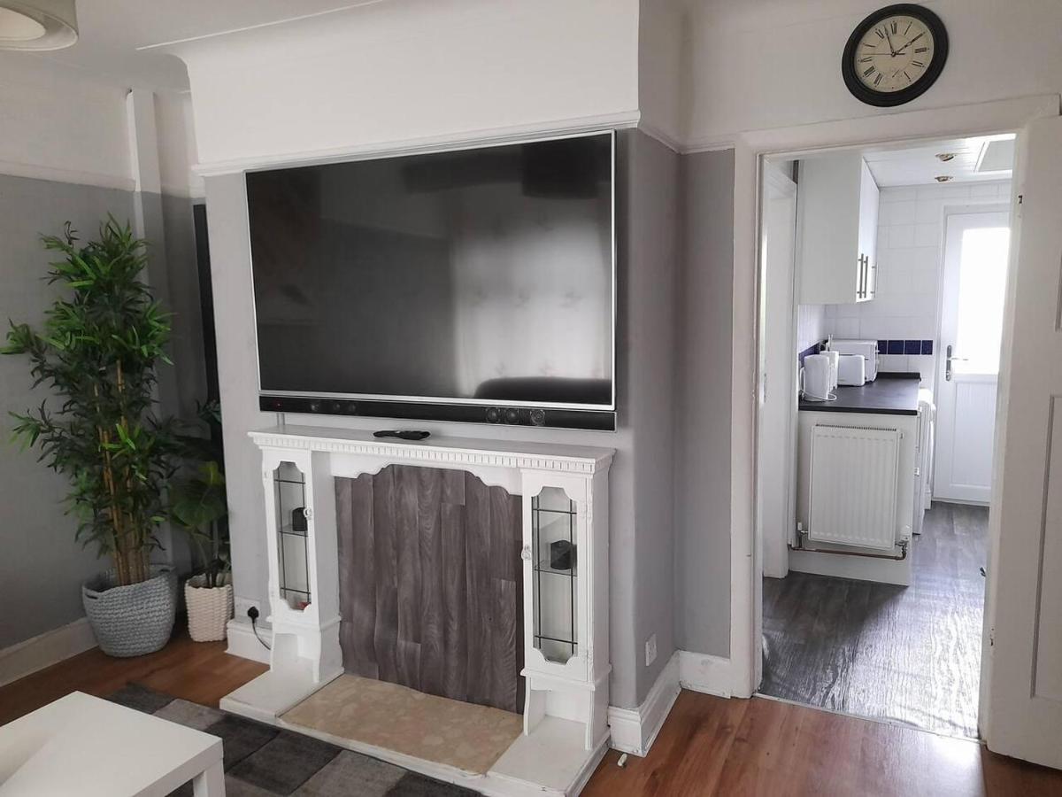 Bright 4-Bed House 15 Min To Manchester Centre Vila Exterior foto