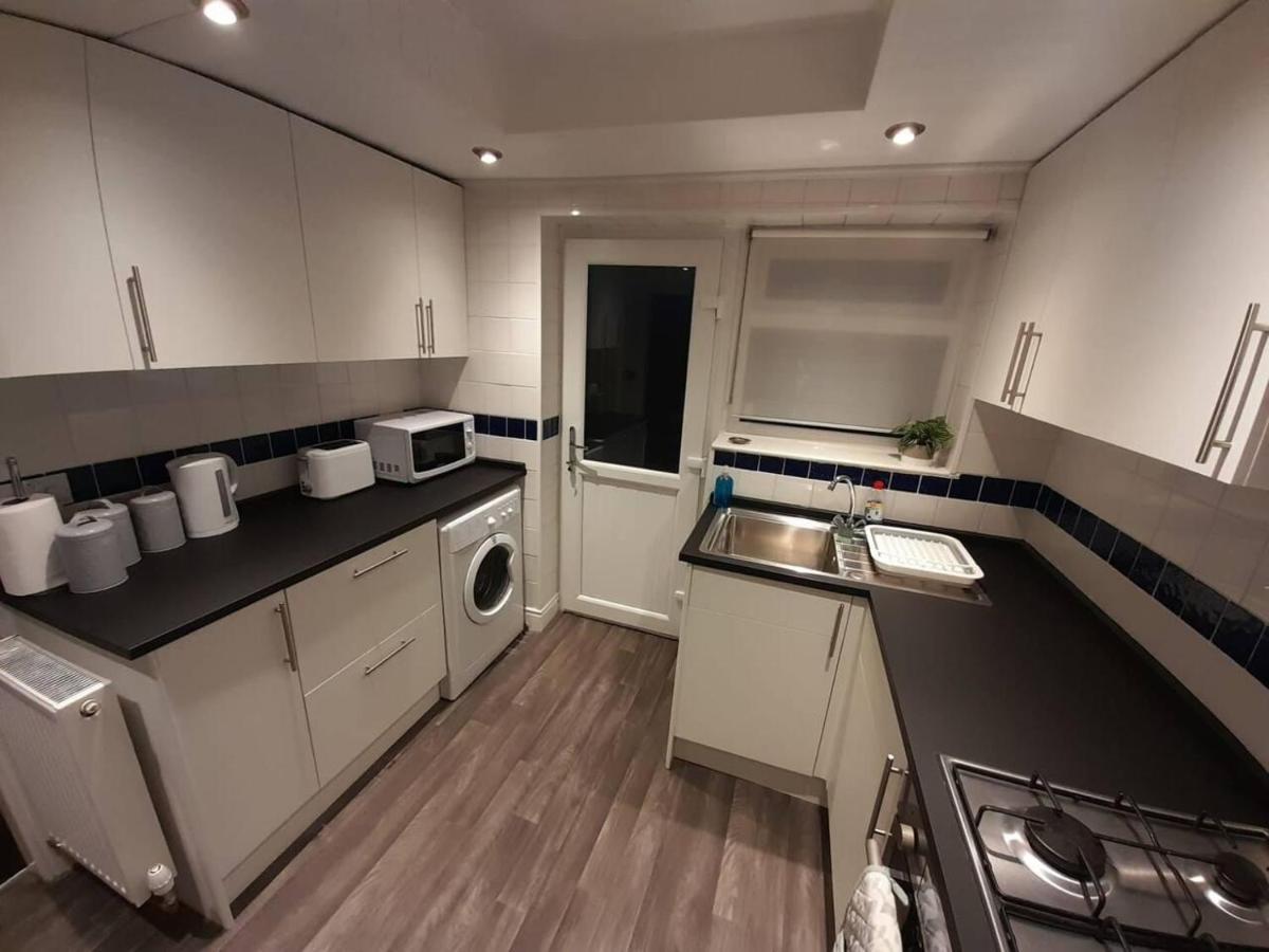 Bright 4-Bed House 15 Min To Manchester Centre Vila Exterior foto
