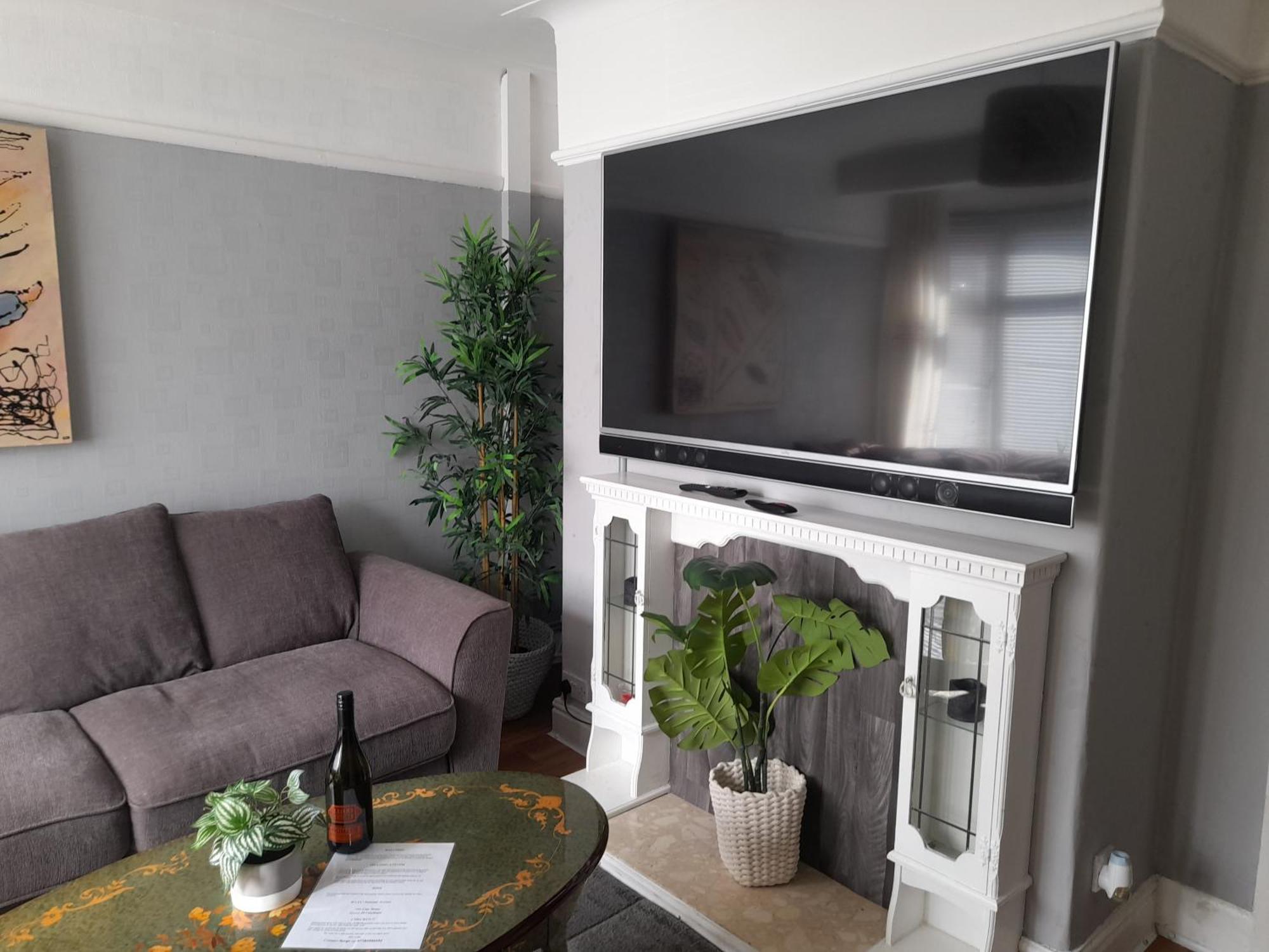 Bright 4-Bed House 15 Min To Manchester Centre Vila Exterior foto