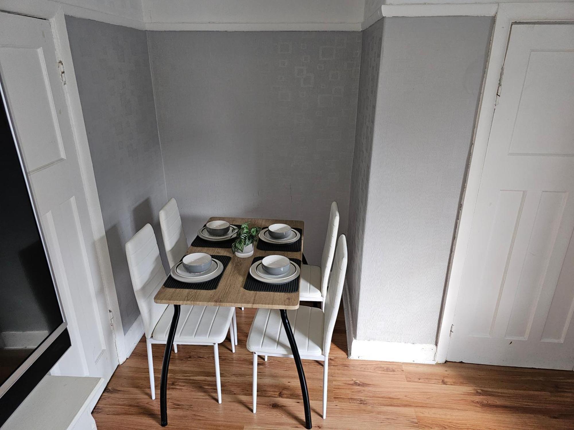 Bright 4-Bed House 15 Min To Manchester Centre Vila Exterior foto